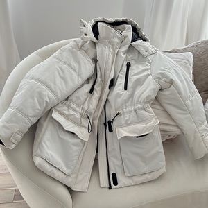 Ivory cream neutral nude hm puffer jacket ski cold winter sweater medium hoodie